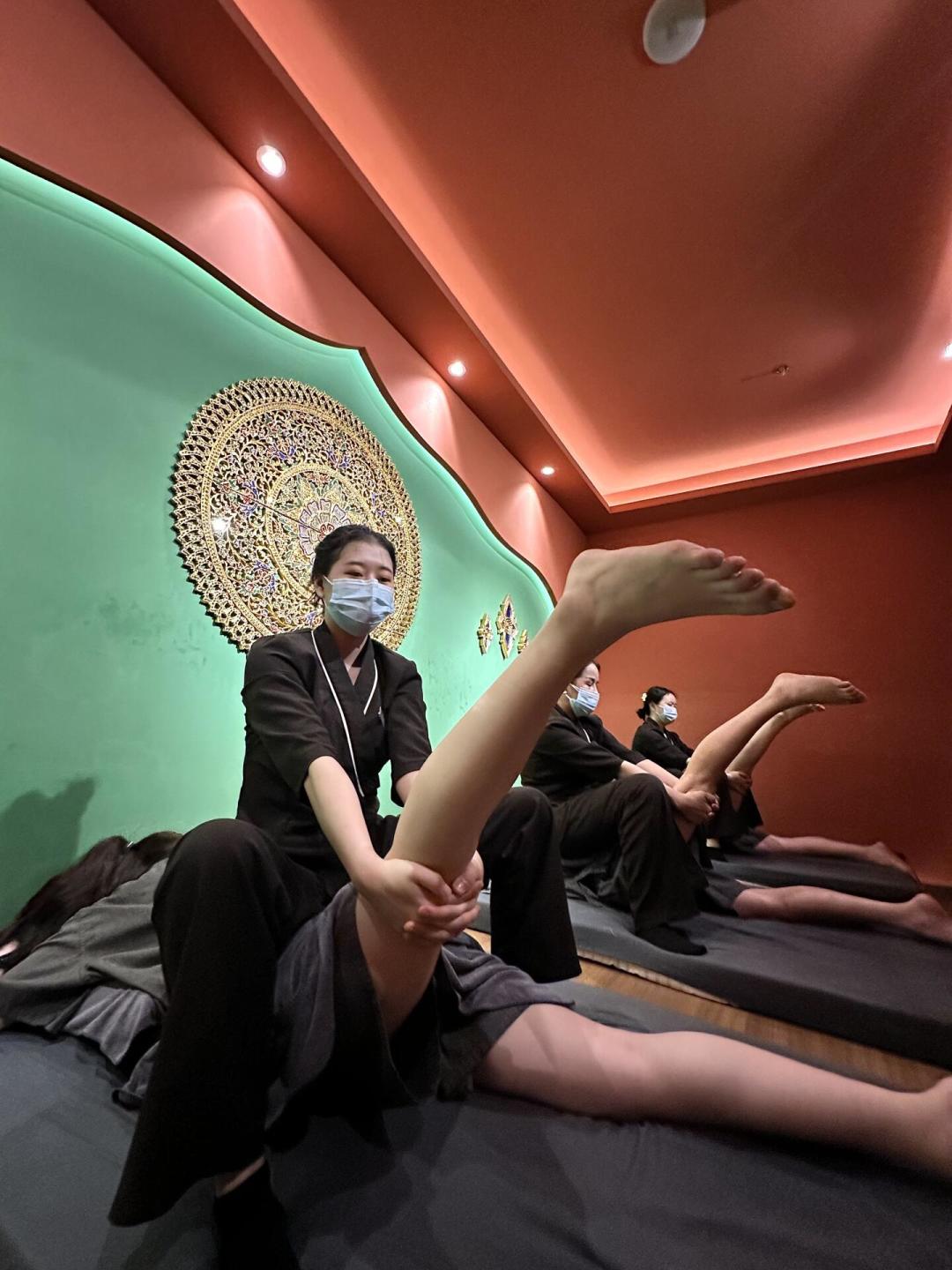 第一次泰式拉伸，好评和翻车都是真的：躺上按摩床前，先看这份自查指南