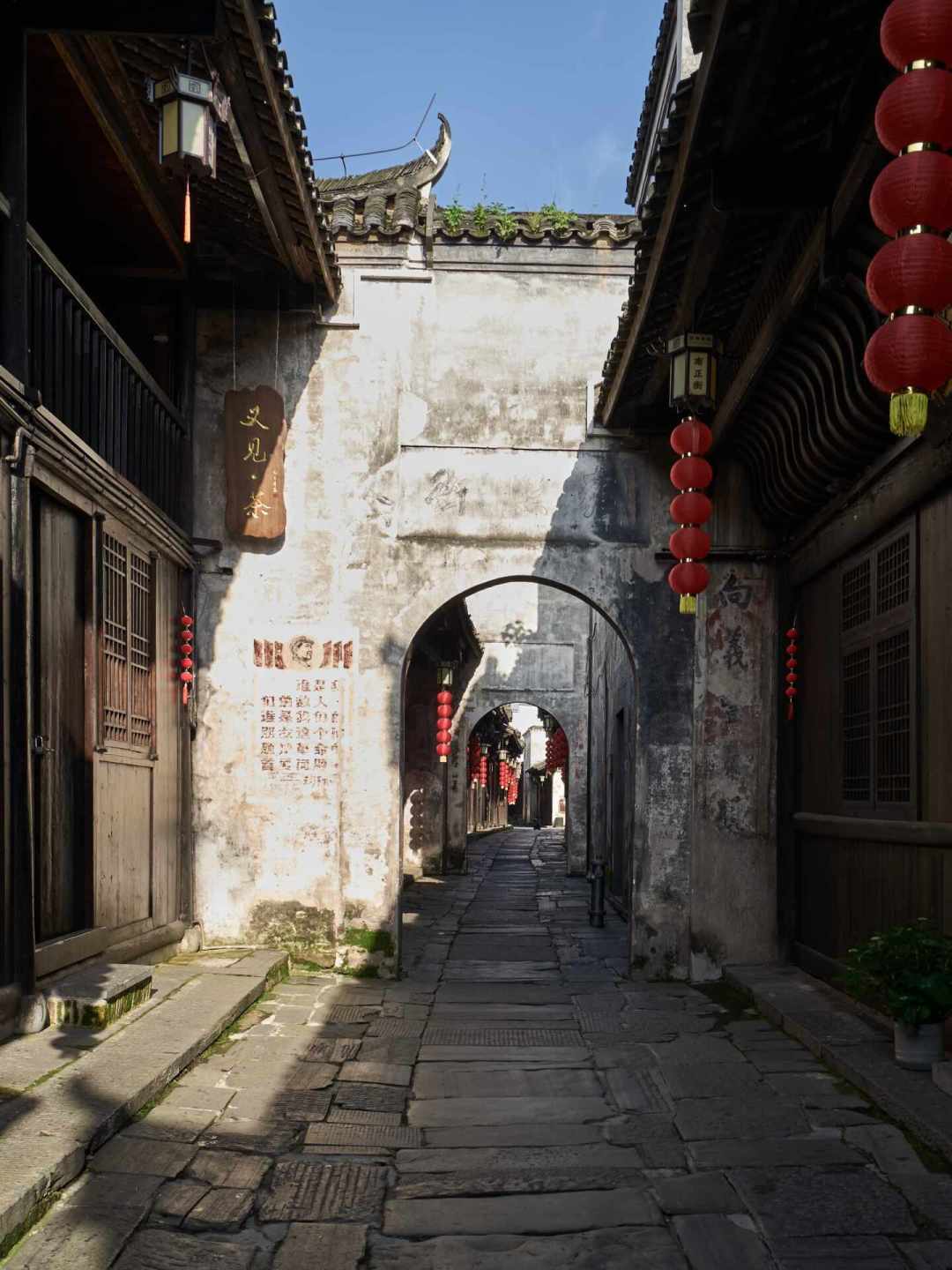 怀化本地司机都说“没意思”,外地游客却把它存进收藏夹:比凤凰早900年的黔阳古城,到底值不值得专程去?
