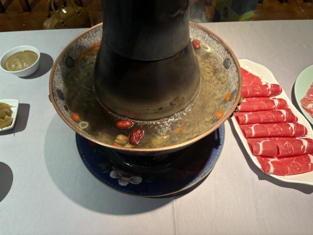 全网都在劝“别去东来顺”,铜锅季开席之前,我把近半年的真实评价翻完了