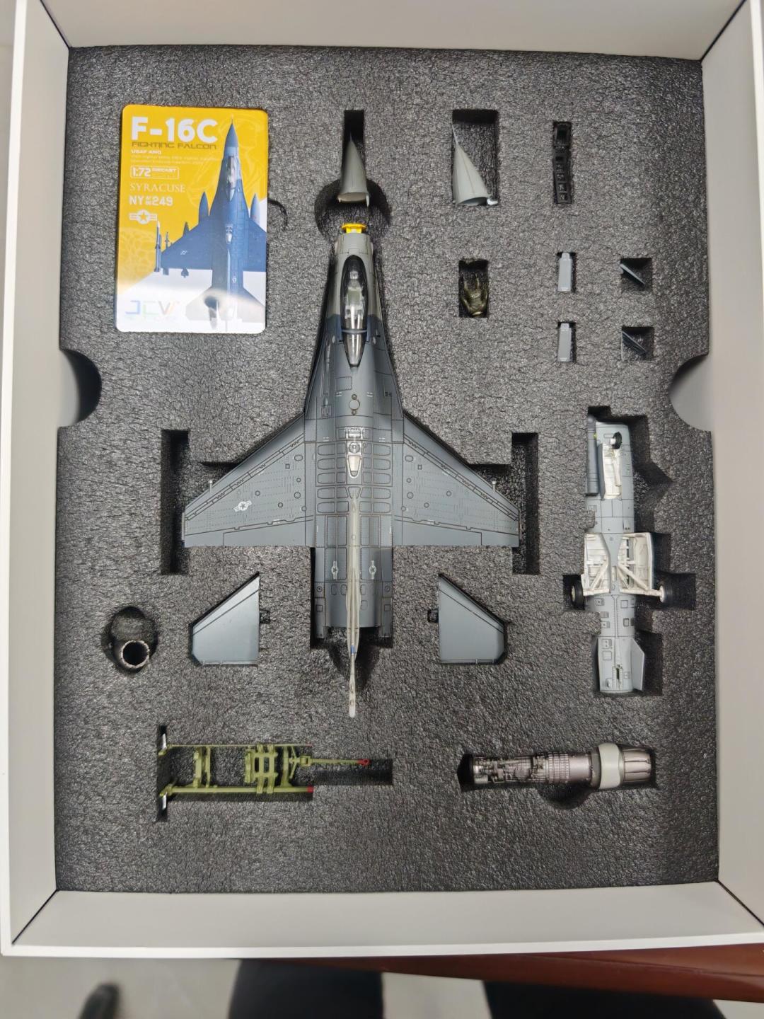 预订518元,现价738元:JC Wings这架“借模具”的1/72 F-16,涨完价还值得冲吗?