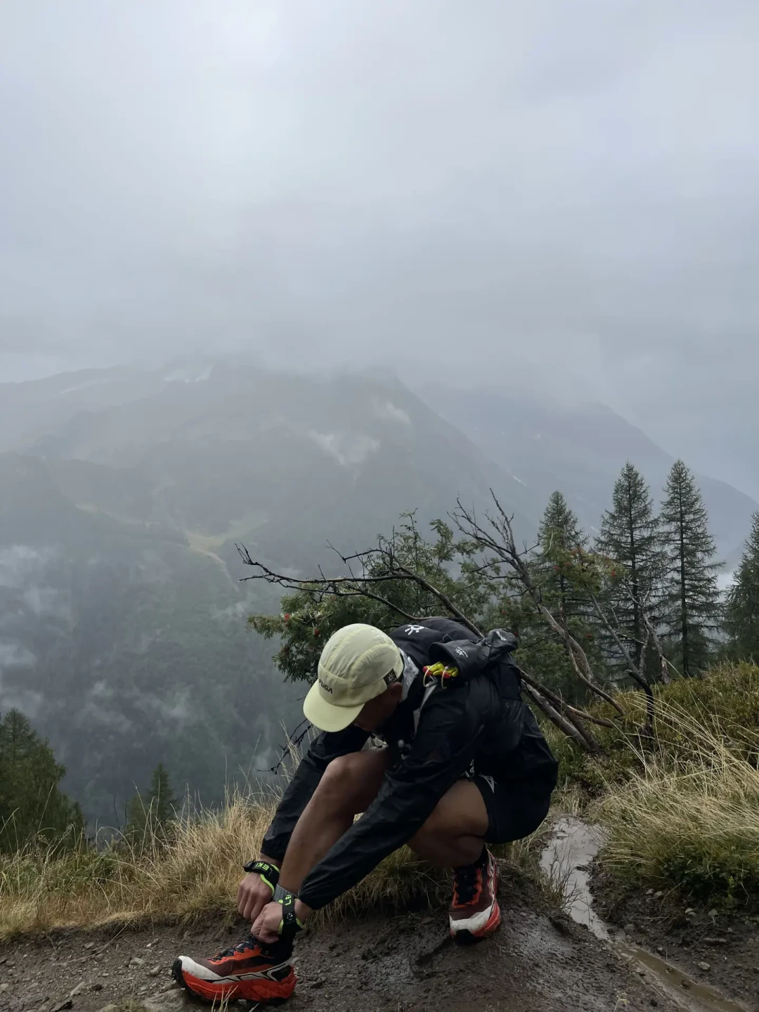UTMB开跑前夜,霞慕尼12度冷雨:CRAFT磨了半个世纪的贴身层,该懂了