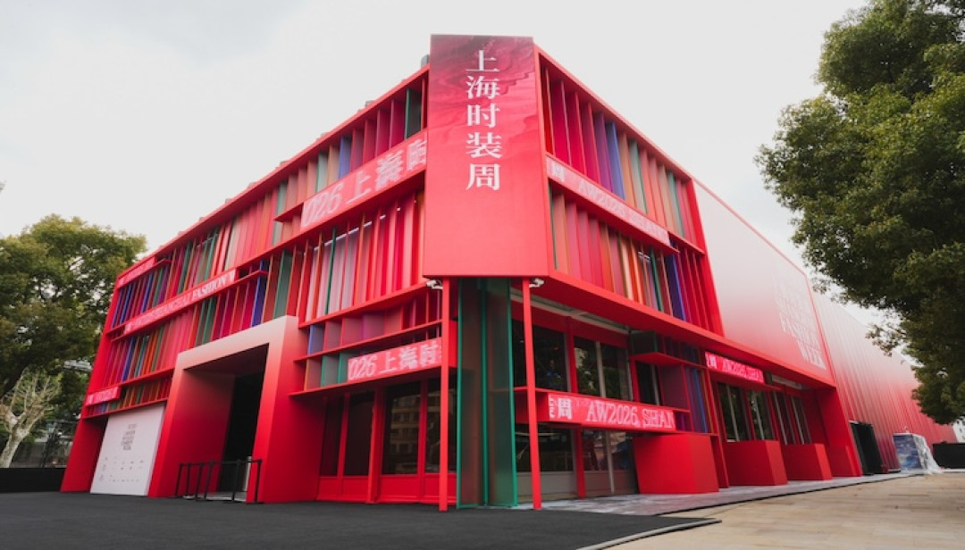 时装秀不只是受邀者的事:国内时装周进入密集开秀期,普通人有4条路径进现场