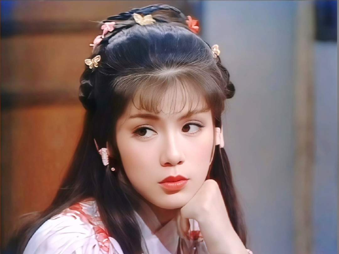 83版《射雕》又在重播:金庸说翁美玲的黄蓉“差得太远”,为什么还有人认“她之后再无黄蓉”?
