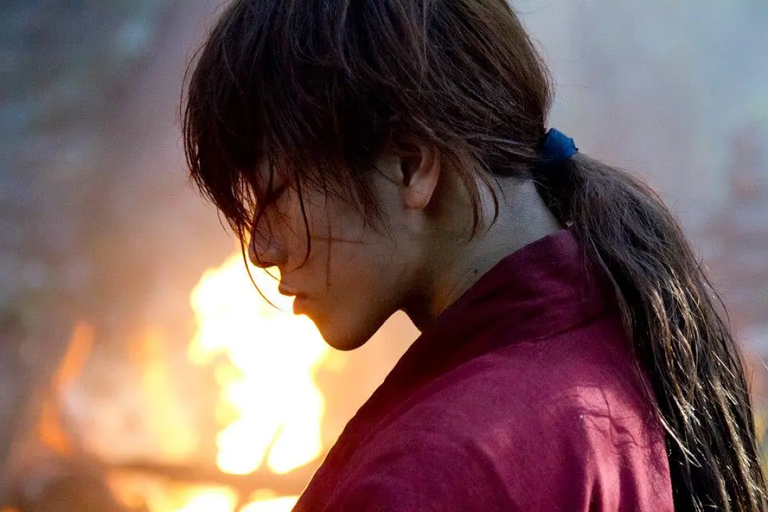《功夫女足》里抢眼15分钟：佐藤健的《浪客剑心》五部曲，值得花11小时补吗？