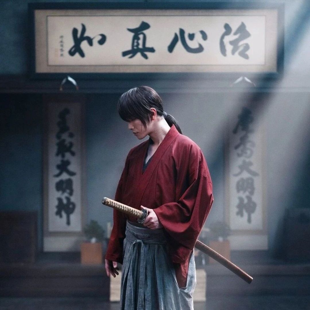 《功夫女足》里抢眼15分钟：佐藤健的《浪客剑心》五部曲，值得花11小时补吗？