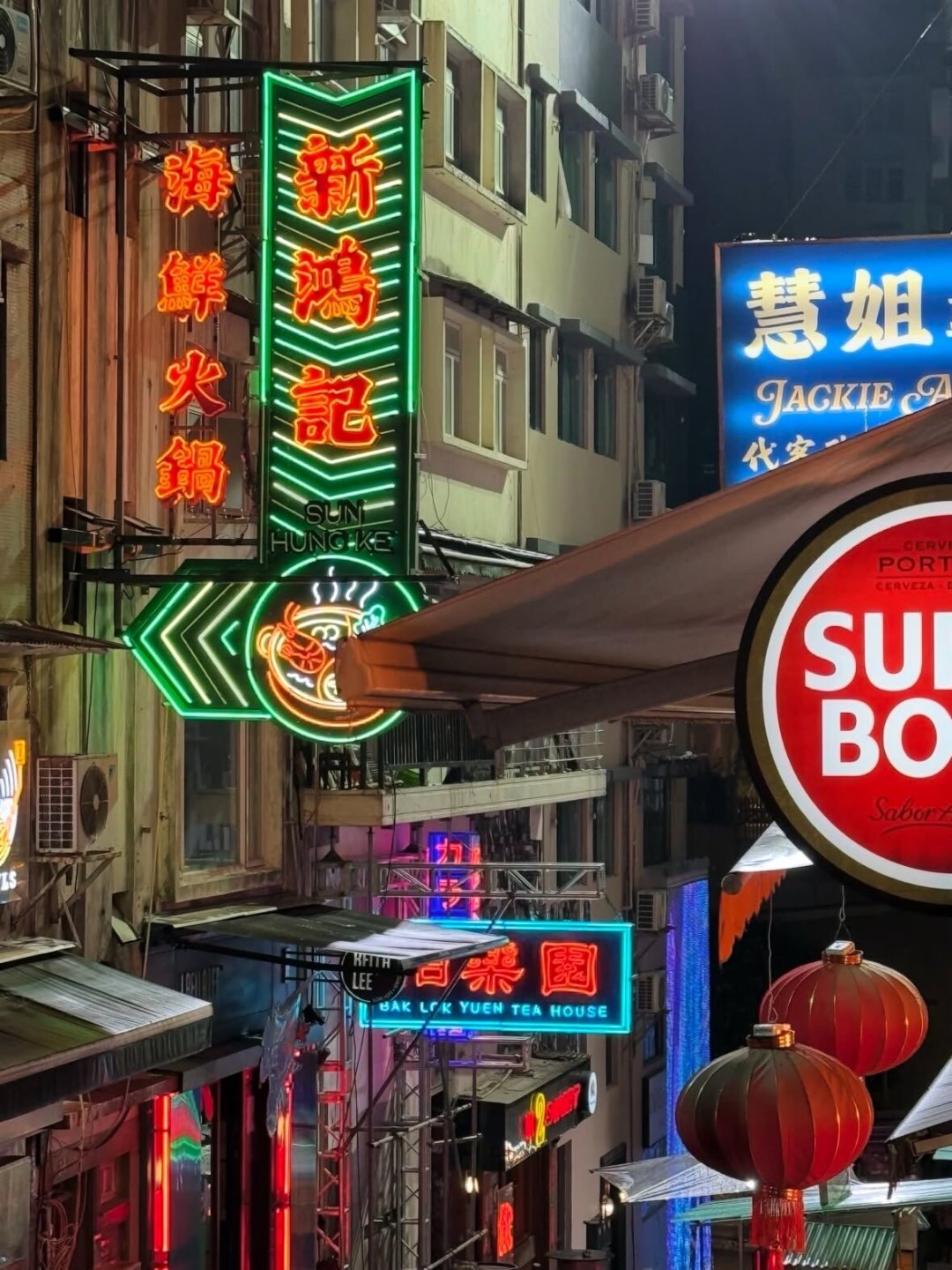 亨利·卡维尔在香港街头拍《高地人》，对面是张晋：扑了4部续集、拖了4次开机，这片还值得期待吗？