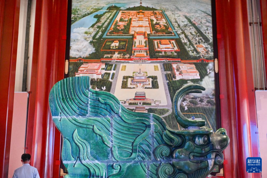 你转的“1949年北京彩色影像”不是“封存68年”:片源查到了,影像里的城门也刚重开