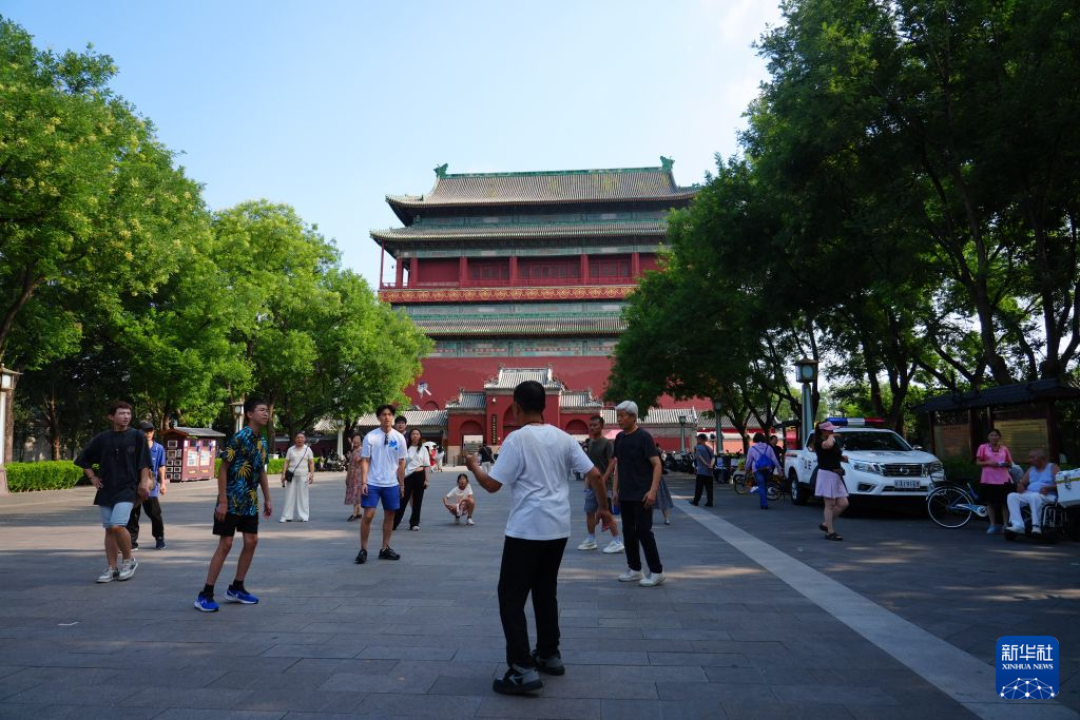 你转的“1949年北京彩色影像”不是“封存68年”:片源查到了,影像里的城门也刚重开