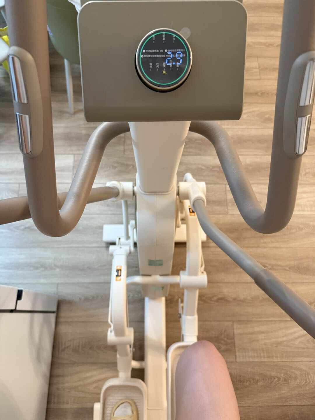 有人说腿练粗了,又有人说交了智商税:翻完24条椭圆机用户帖,我发现坑全在同样3个地方