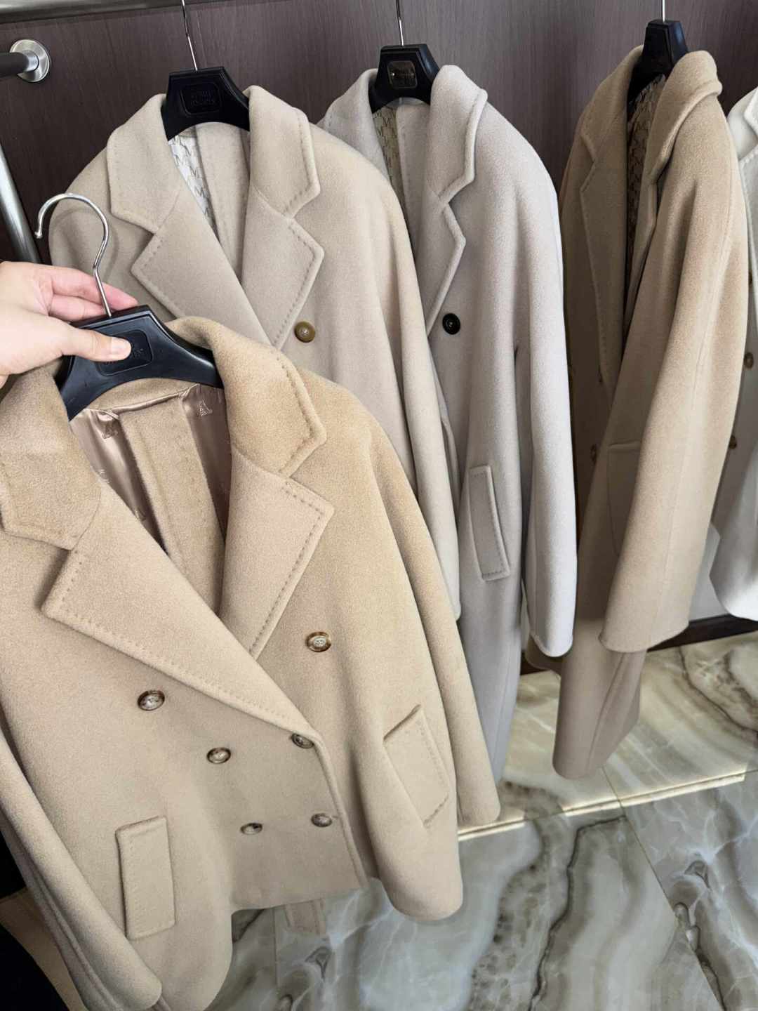同一件Max Mara 101801,有人1.1万入手,有人花2.4万:专柜、奥莱、海淘、代购、剪标店五个渠道的价差和坑
