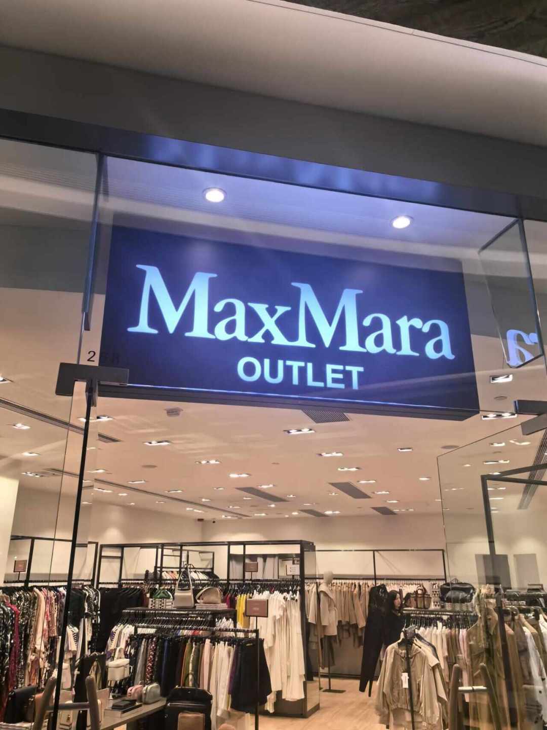 同一件Max Mara 101801,有人1.1万入手,有人花2.4万:专柜、奥莱、海淘、代购、剪标店五个渠道的价差和坑