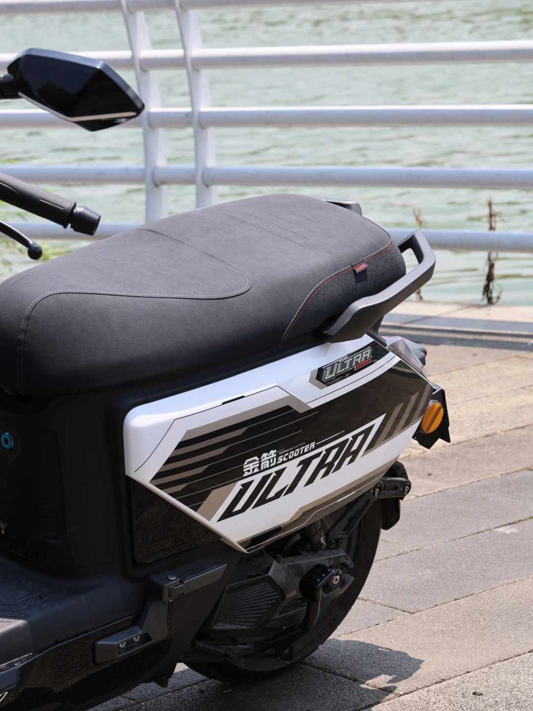零界1250 Ultra上市,13999元起:快充缩水、交付跳票,等旗舰还是提一万内的零界900?