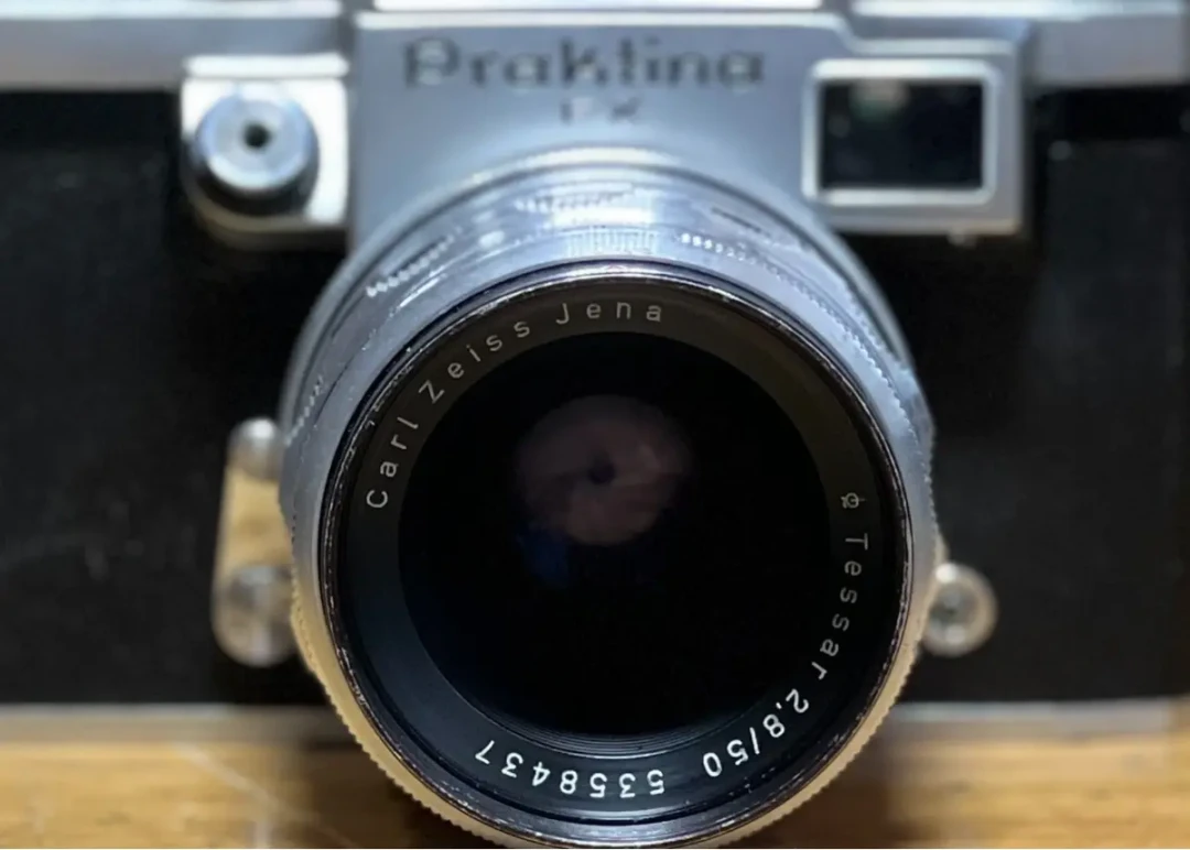 300块就能买到蔡司?卡尔蔡司耶拿天塞50/2.8入坑前,把版本、通病和成本说清楚