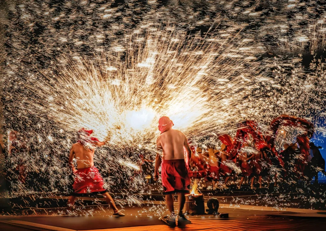 中秋国庆请3天假连休13天,去铜梁看火龙值得花钱吗?对比十几位现场观众,门票、座位、避坑一次说清