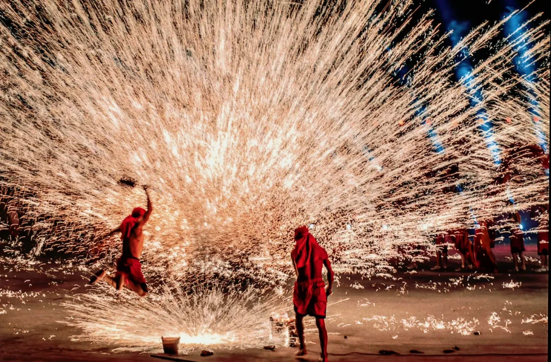 中秋国庆请3天假连休13天,去铜梁看火龙值得花钱吗?对比十几位现场观众,门票、座位、避坑一次说清