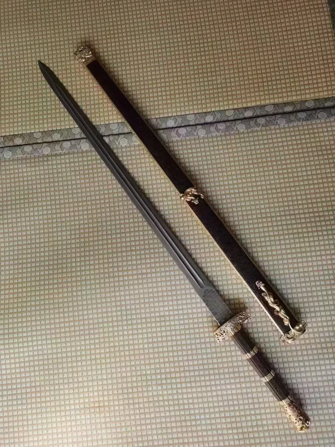 从20元纪念品到4800元定制,买一把