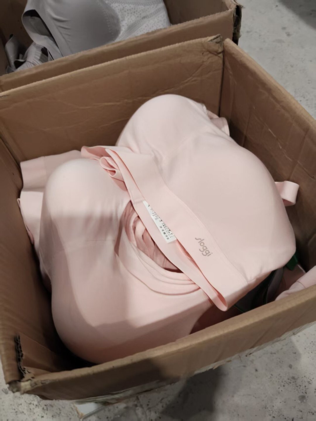 黛安芬退出中国8个月,“撤柜清仓”反而更热闹了:29.9元的内衣,有几分真?