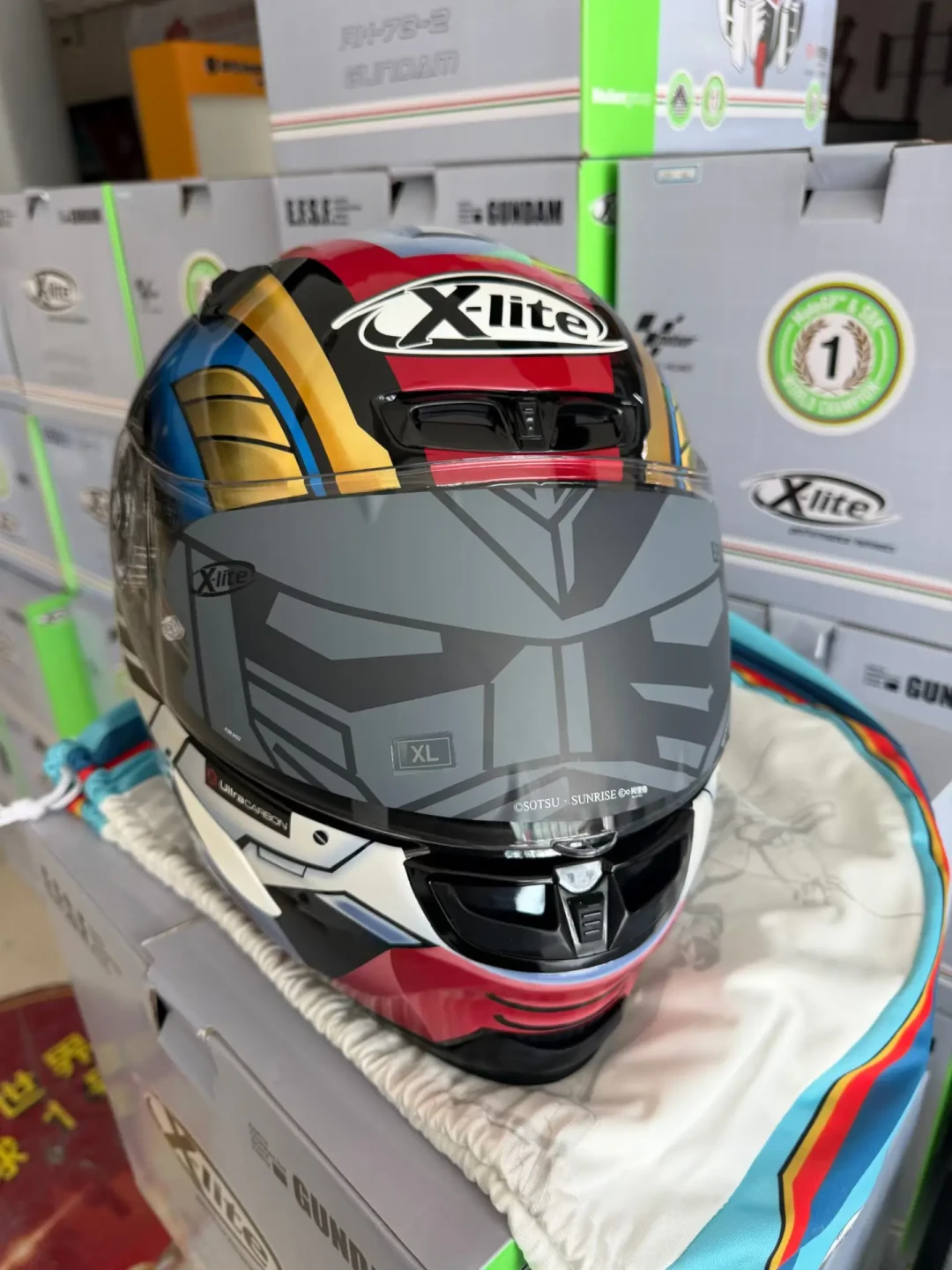 2880元的车手同款碳纤盔：X-Lite 803RS清仓，现在捡漏还是踩坑？