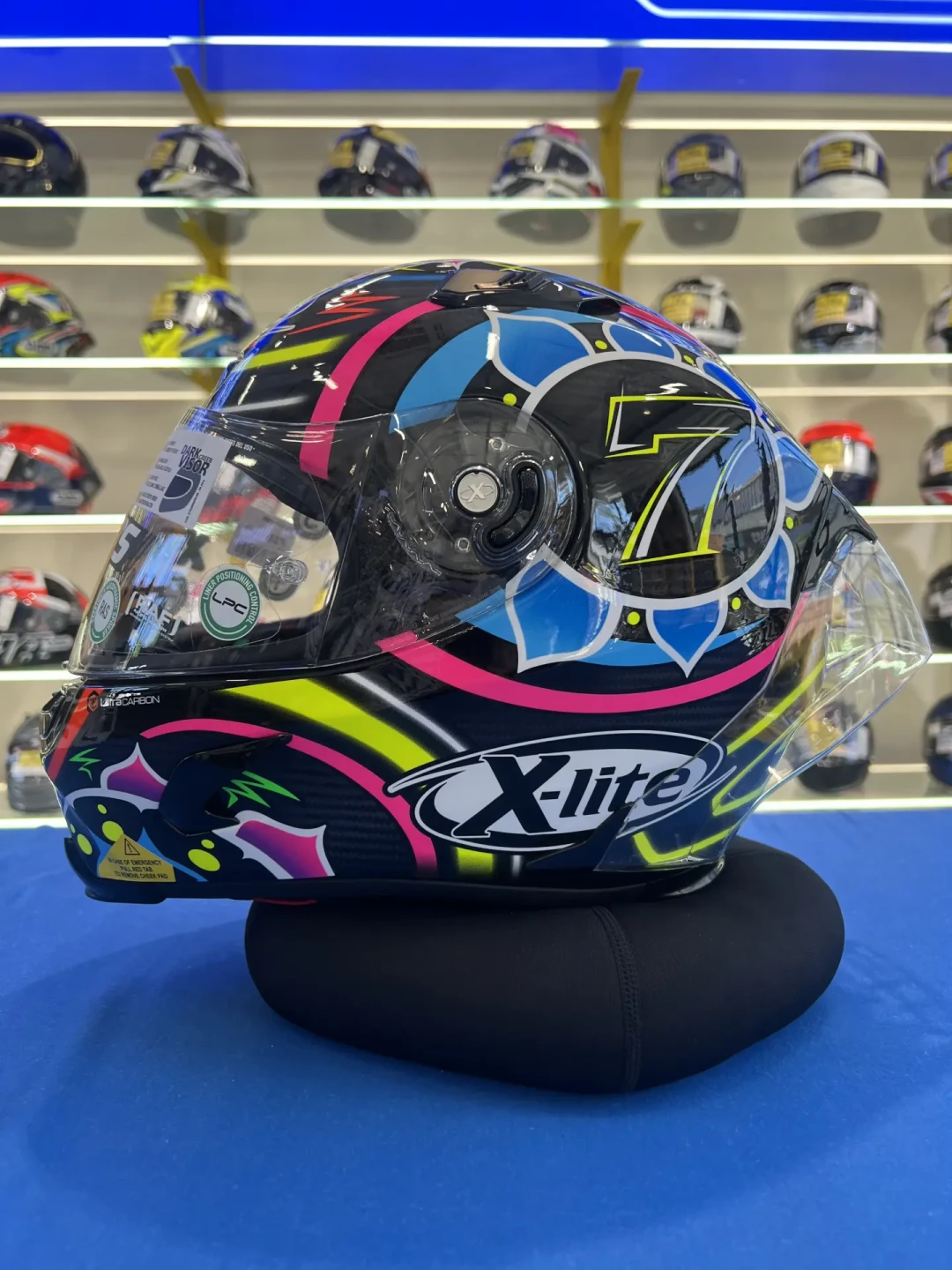 2880元的车手同款碳纤盔：X-Lite 803RS清仓，现在捡漏还是踩坑？