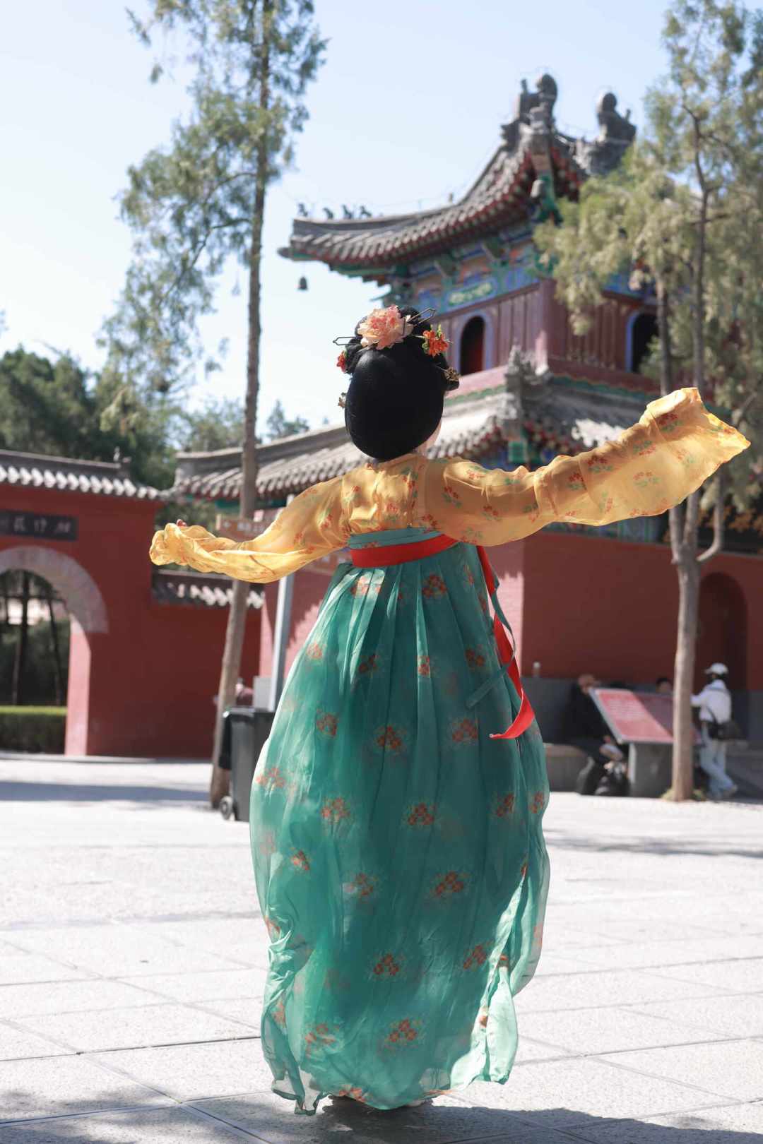 199元全包的唐风妆造,怎么有人是“人间富贵花”,有人却当场“换头”?
