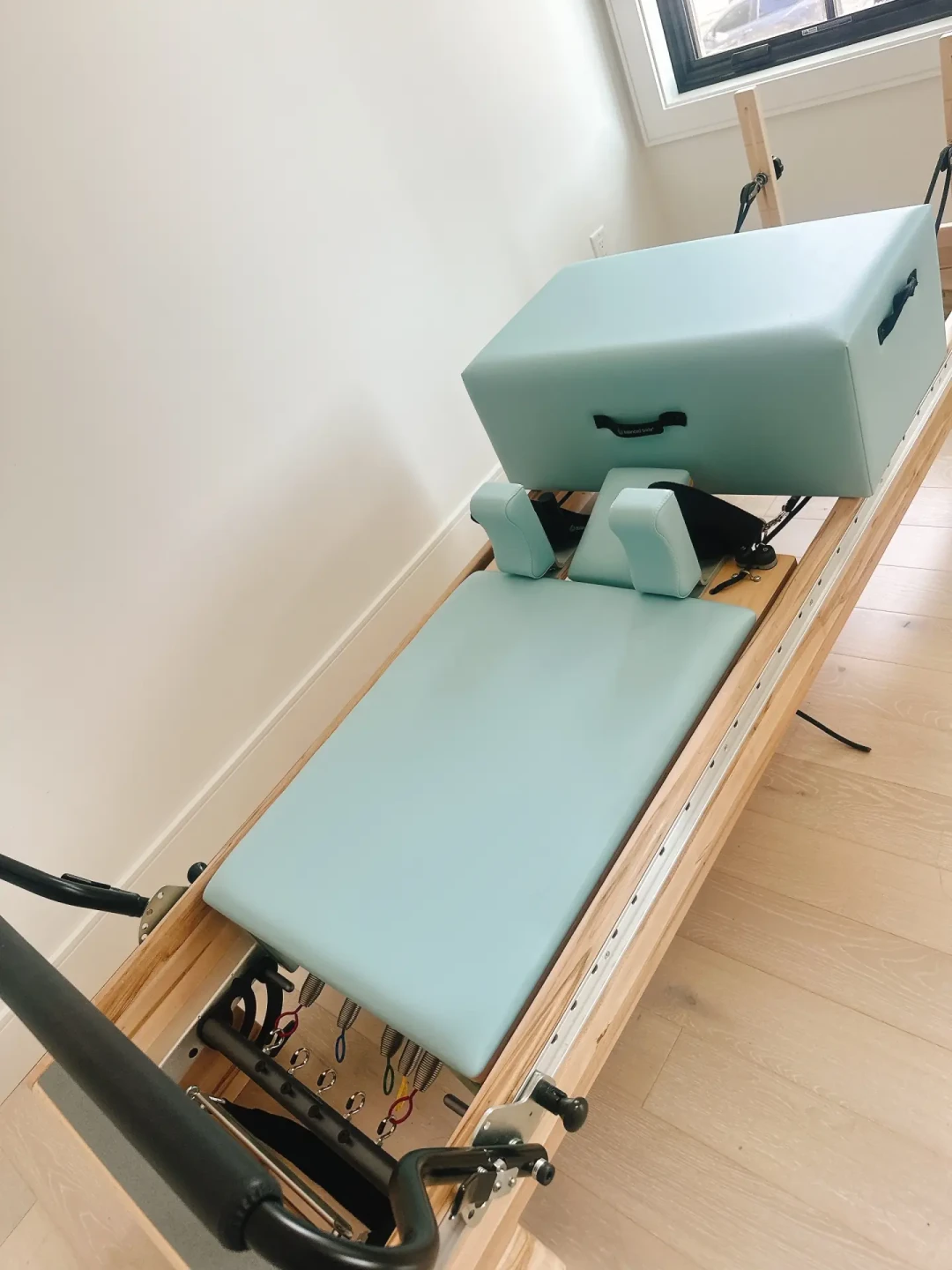 Balanced Body 普拉提床一台 5 万,仿品只卖 1700:把核心床搬回家之前,先算这三笔账