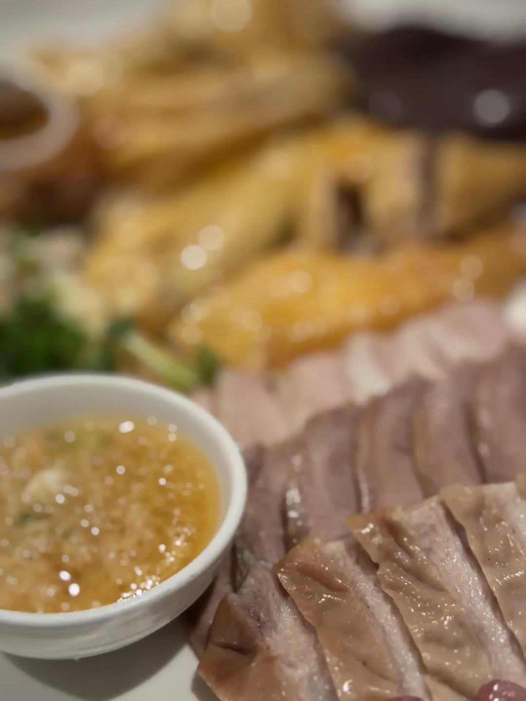 陈晓卿的8月三条线:蚝油纪录片、《一饭封神2》争议和一本值得抄的觅食记