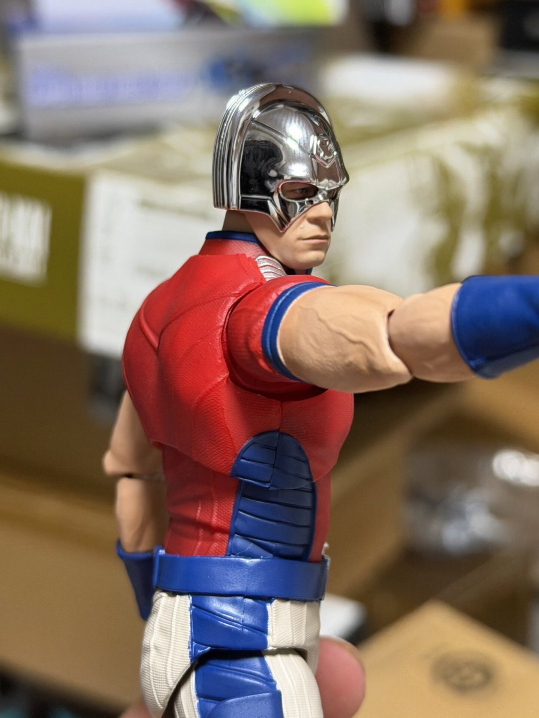 日本玩家夸它“2026年前三”,国内玩家骂关节停在十年前:MAFEX《自杀小队》和平使者出货满月,还值得追吗?