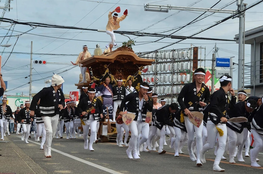 4吨木车在路口甩尾：大阪“最快祭典”岸和田山车祭2026日程敲定，哪天去、站哪看一篇说清