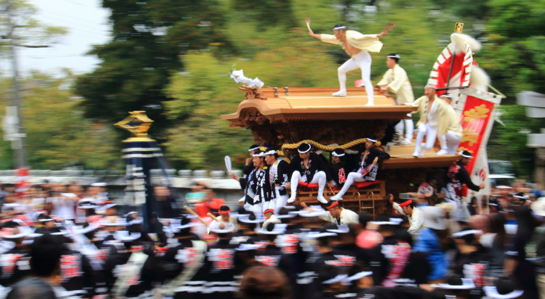 4吨木车在路口甩尾：大阪“最快祭典”岸和田山车祭2026日程敲定，哪天去、站哪看一篇说清