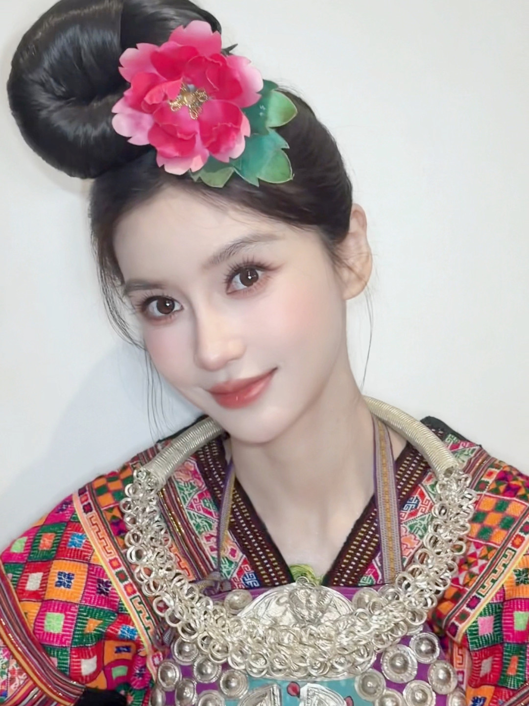 从章若楠到陈都灵,化妆师都在做