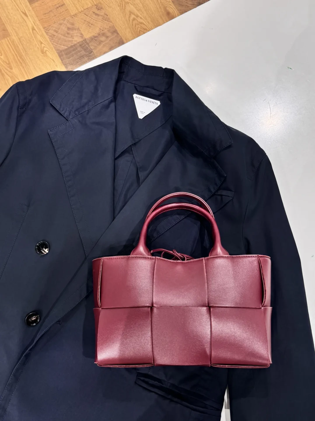 Bottega Veneta 专柜一直在涨价,奥莱却能做到2折:7家国内外折扣店我都摸清了
