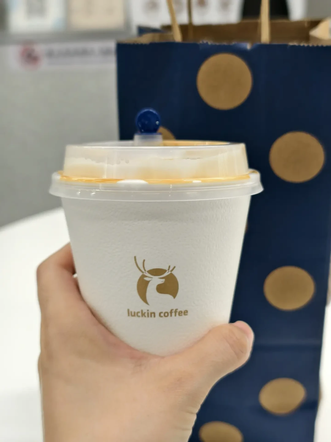 瑞幸新品“短笛”刷屏：9块9一小杯的澳式奶咖，到底值不值得点