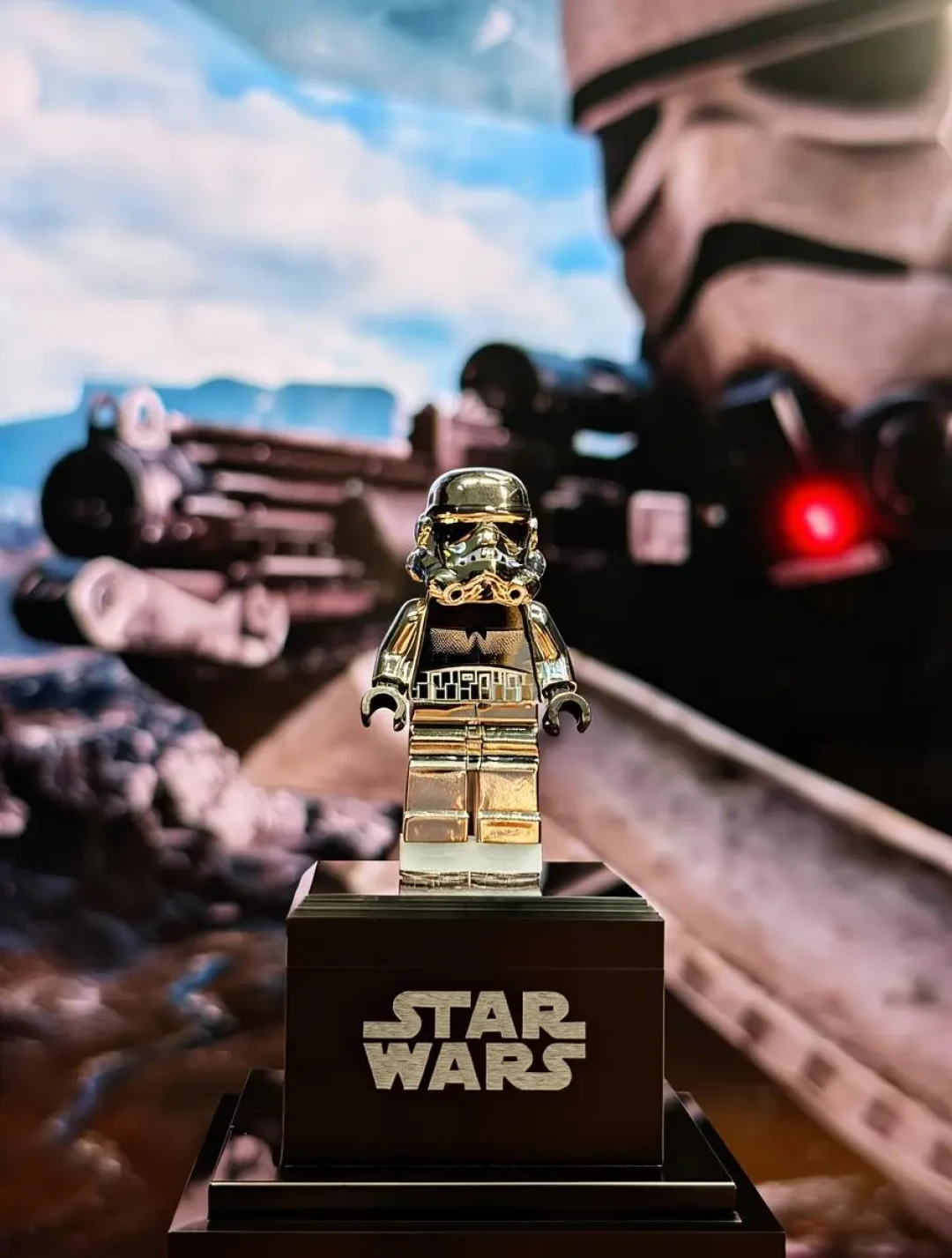 钢铁侠×C-3PO?乐高「钢铁千年隼」爆料疯传,等2027联名还是先收电镀金,看完这篇再定