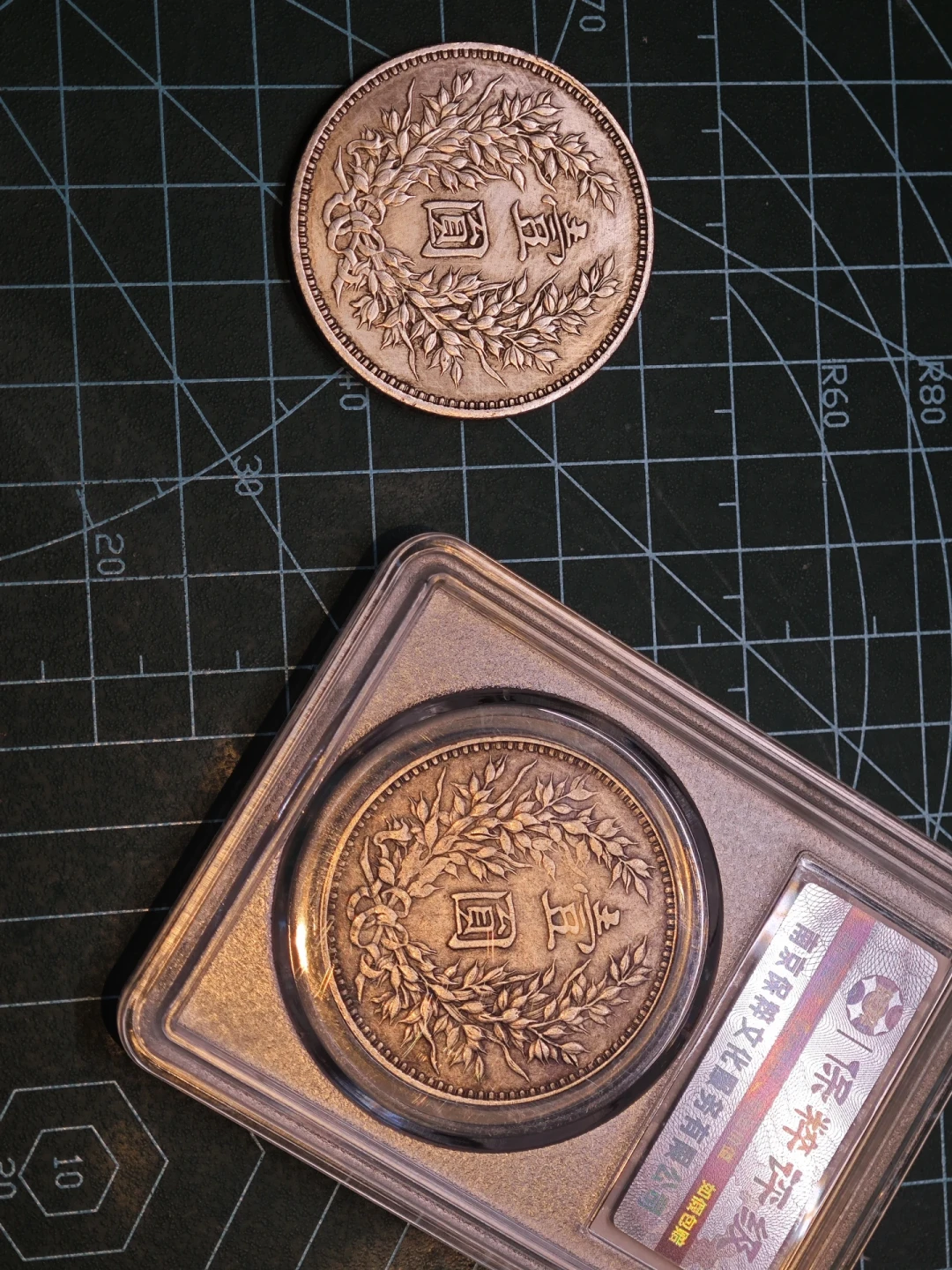 PCGS的盒子，不一定是真PCGS币：假盒、套盒、换盒改包浆都有，付钱前记住5步验真法