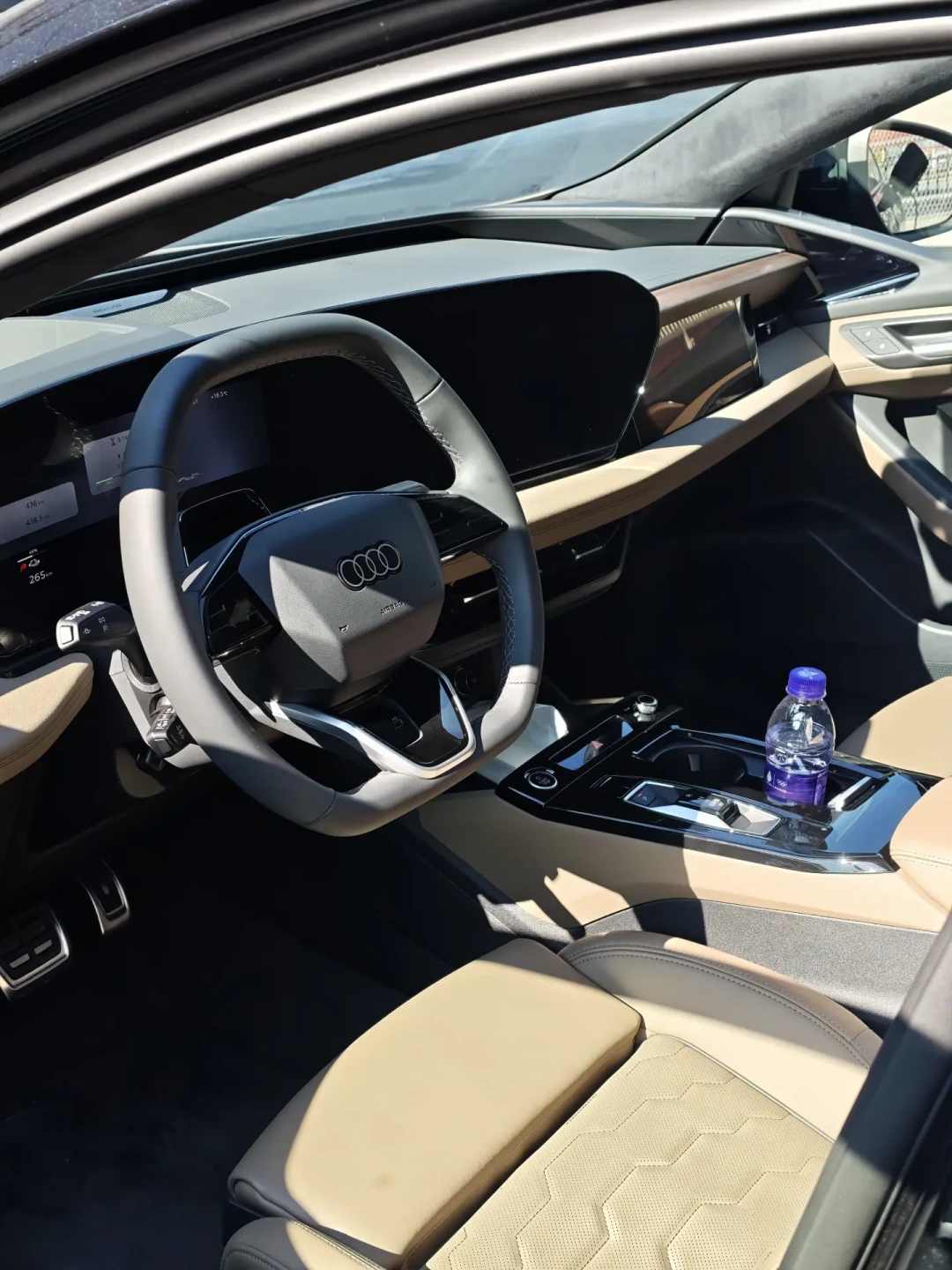奥迪A6L三代同堂：老款裸车26万+、新款32.29万起、e-tron 30.98万“电比油低”，三种人三个答案