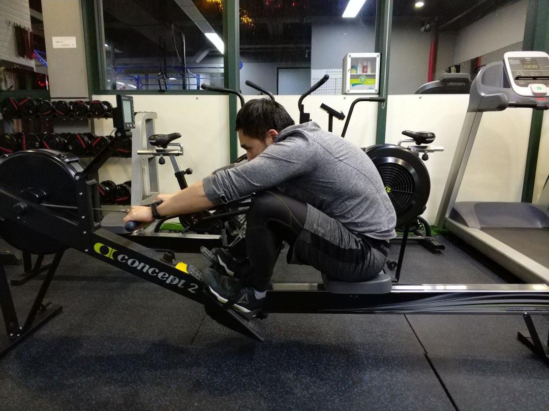 划船机能矫正圆肩驼背?翻完全网体态帖,这话只有一半是真的