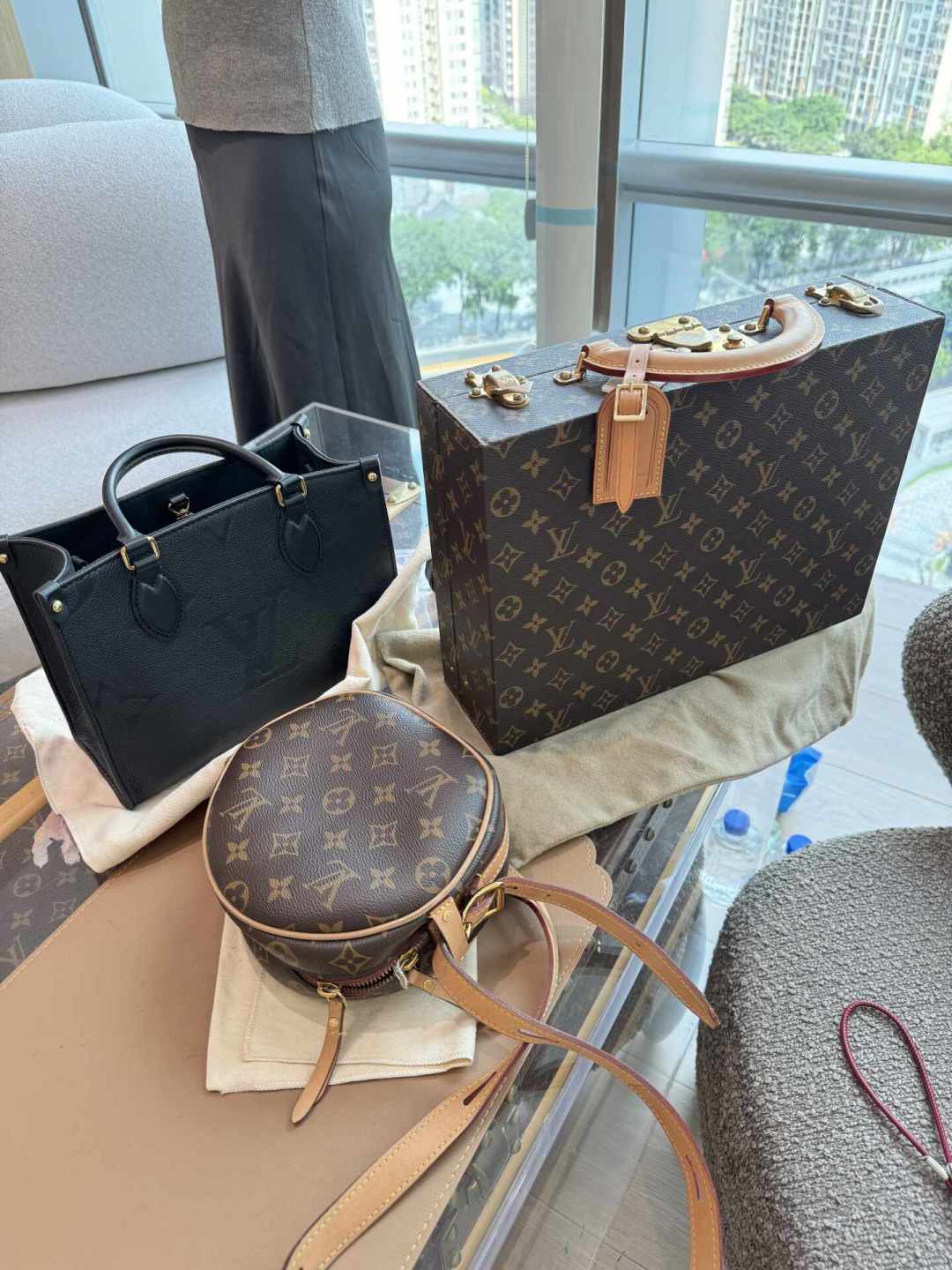 Carryall公价23000,二手只卖12000:诉讼潮加撤店之后,LV现在该怎么买卖