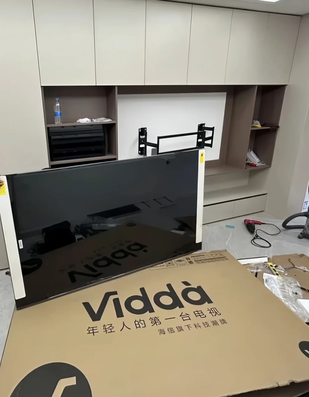 Vidda电视8月降价一波接一波:同一周有人保价退回299元,有人亏掉900元,我把全网案例对了一遍,弄清3种退不到的降价