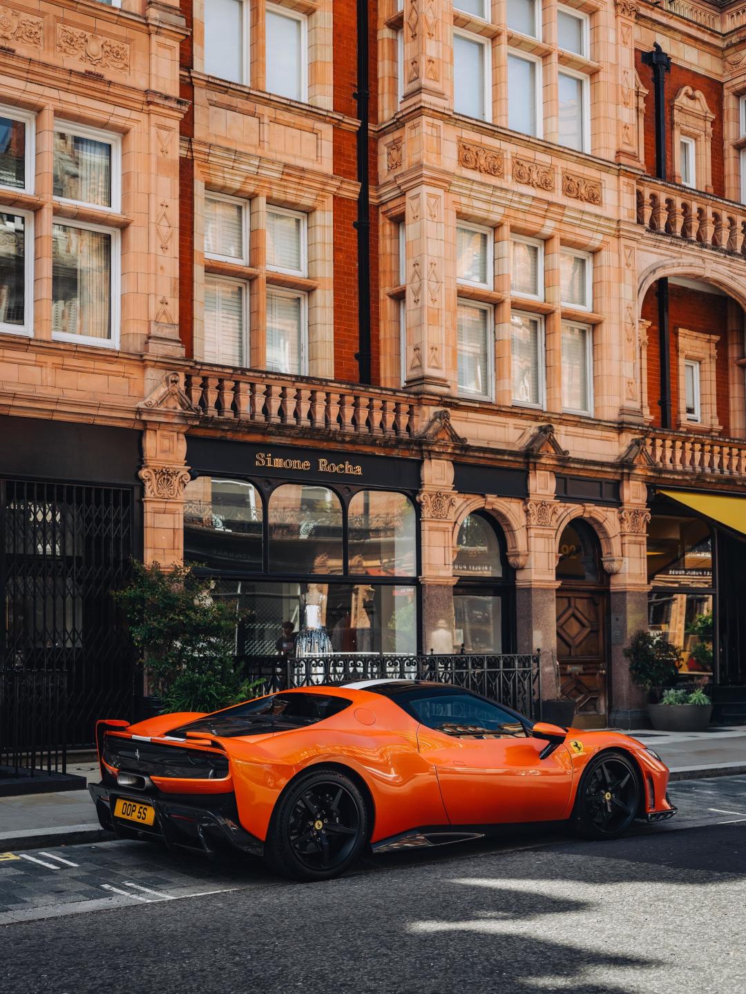 别和880马力的Speciale搞混:11月首发的296 Challenge Stradale,是法拉利装上牌照的赛车