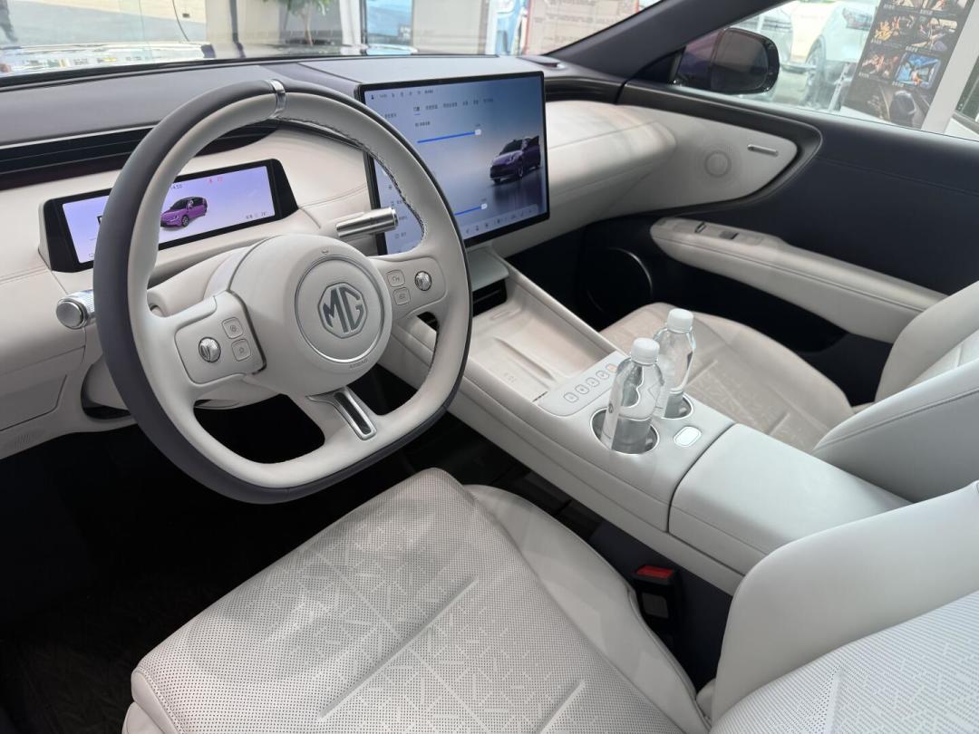 MG07 10.59万起、845km+800V杀进15万:锁单小鹏MONA L03的先别急着换订,这份版本对版本对比看完再定