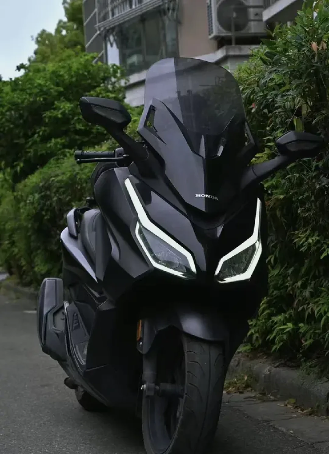 豪爵28980元掀桌子，本田抢跑降2000，二手佛沙350卖不动：350级大踏板这笔账该算清楚了