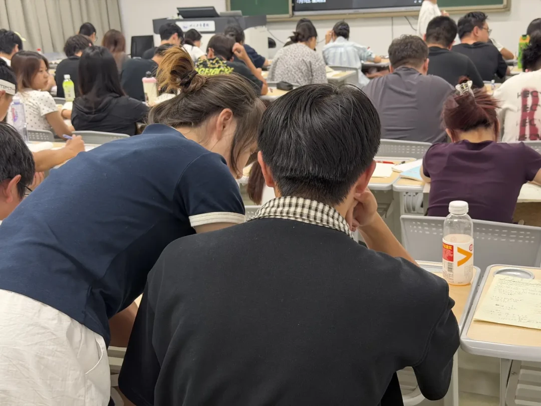 好老师升学帮的广告都开到高铁站了,开学季交学费前,先看看这些跨源信号