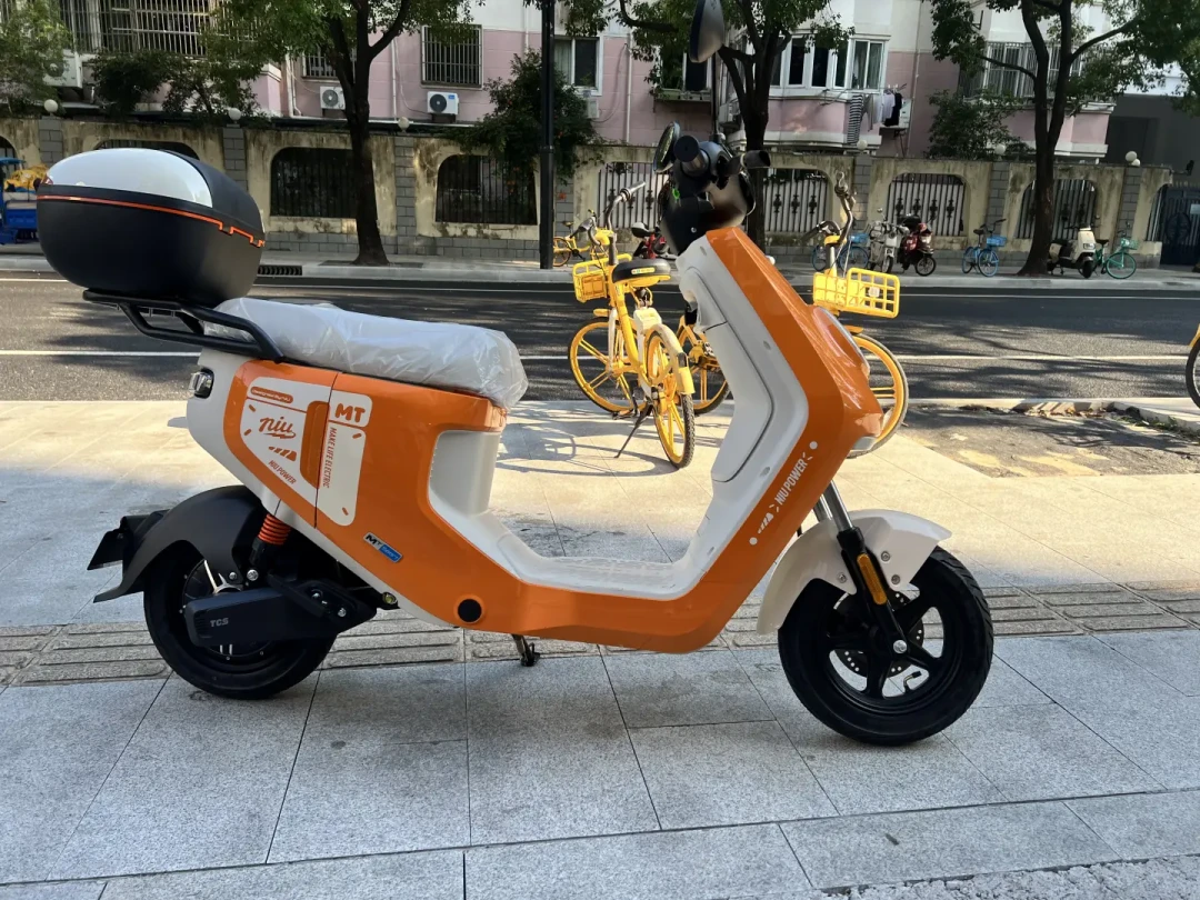 都是48V30Ah、都标110km续航：小牛MT Sport对九号FZ110，我把几百条评论看完，决策点就3个