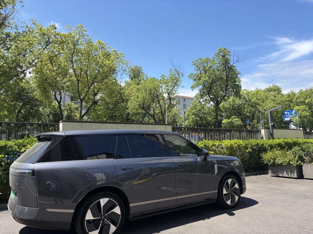小鹏GX 12小时大定24863台,但今天一条
