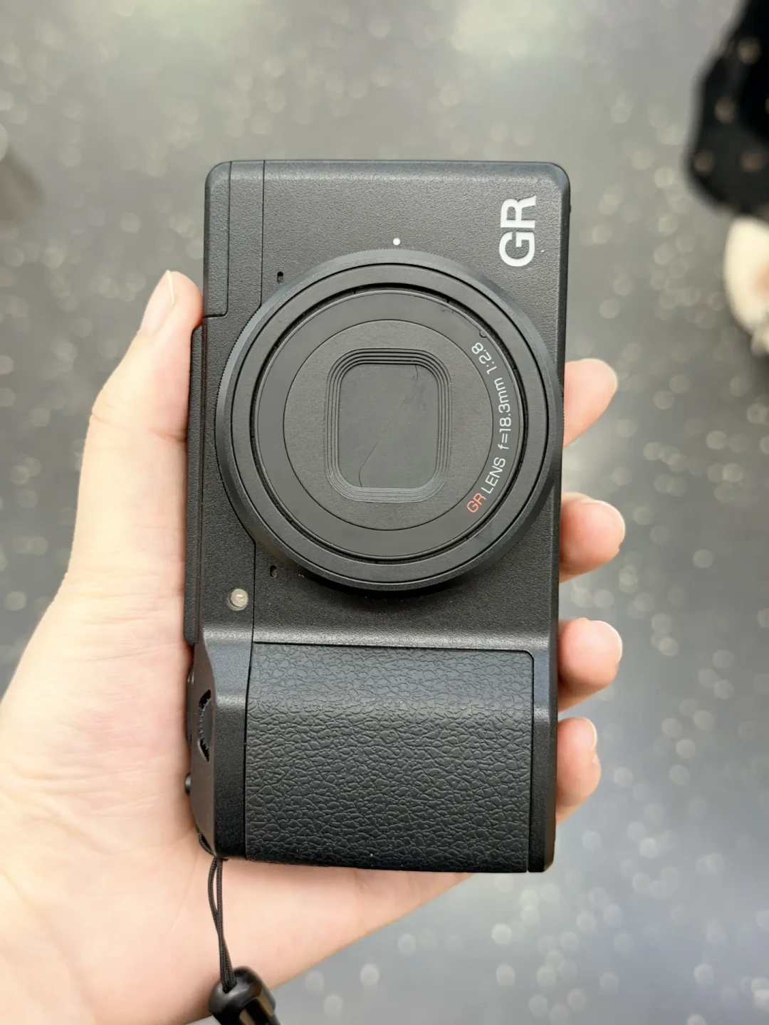理光GR4涨到9799、GR IIIx直提1300、有人排队14个月:翻完官方排队、港版现货、二手和租赁四条路,我把谁该排、谁该拿现、谁该租说清楚了