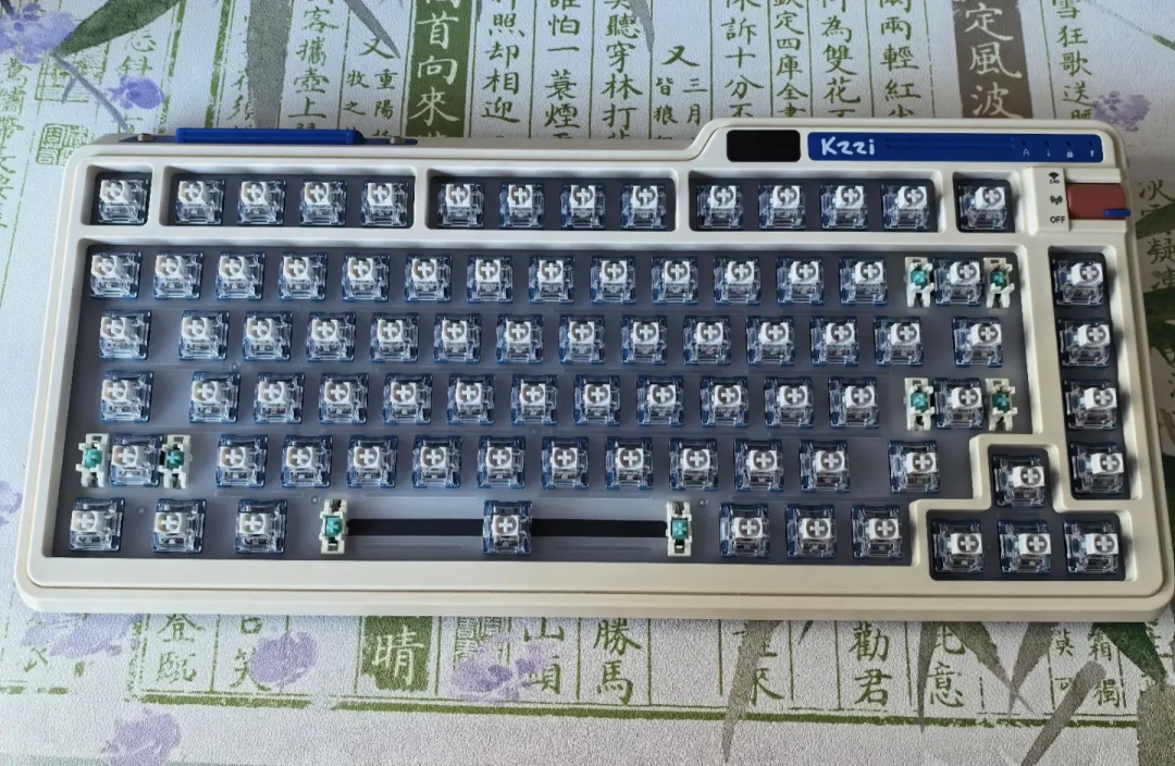 这周小红书冒出一堆卖珂芝的:新的200元上下,二手挂110元,有人82元就收到了——想捡的先算清三笔账