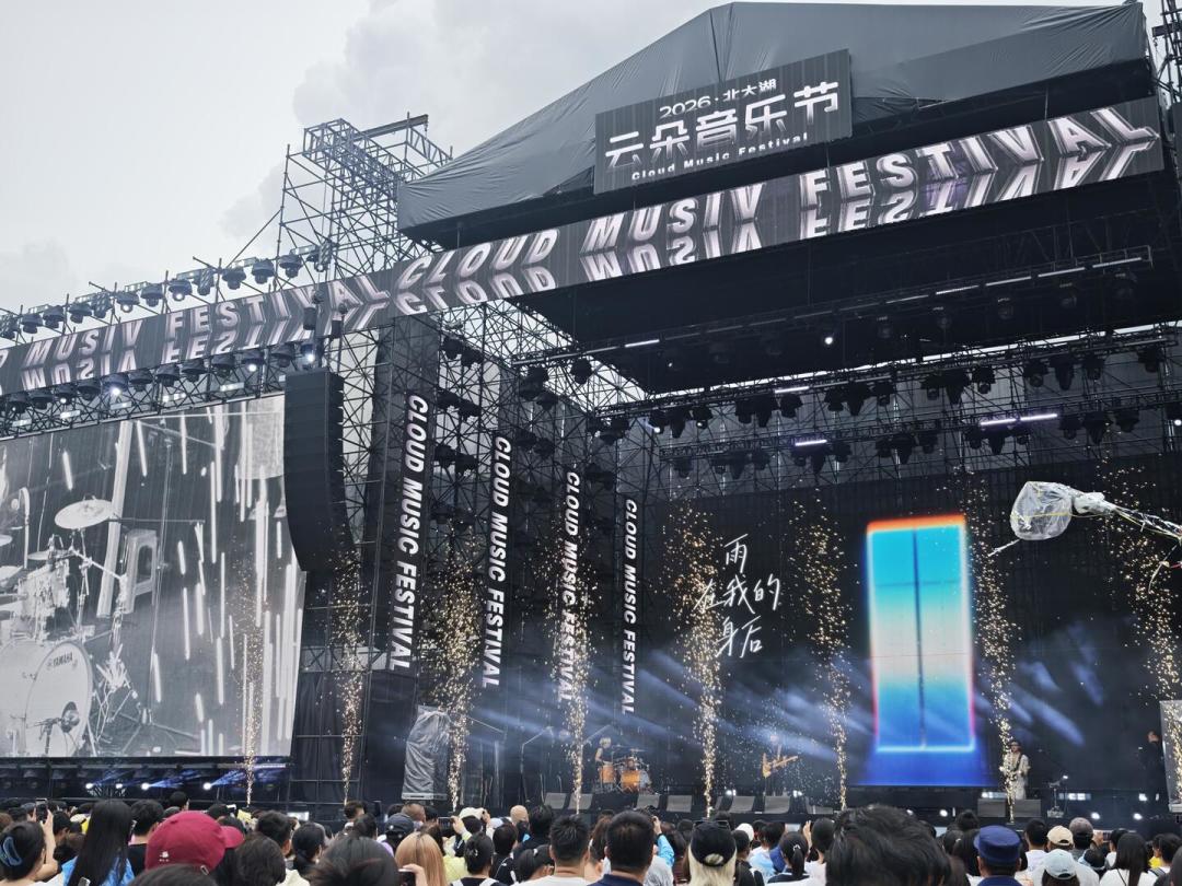 周深、徐明浩分日压阵也没卖完：9月的音乐节票，是捡漏时机还是坑？