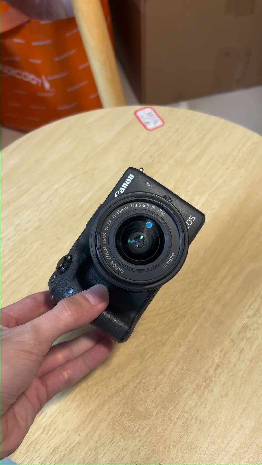 5D2跌到500块上下、EF镜头按斤卖：但二手单反这个便宜，我劝大一新生别急着捡，第一台相机的三档预算替你算了