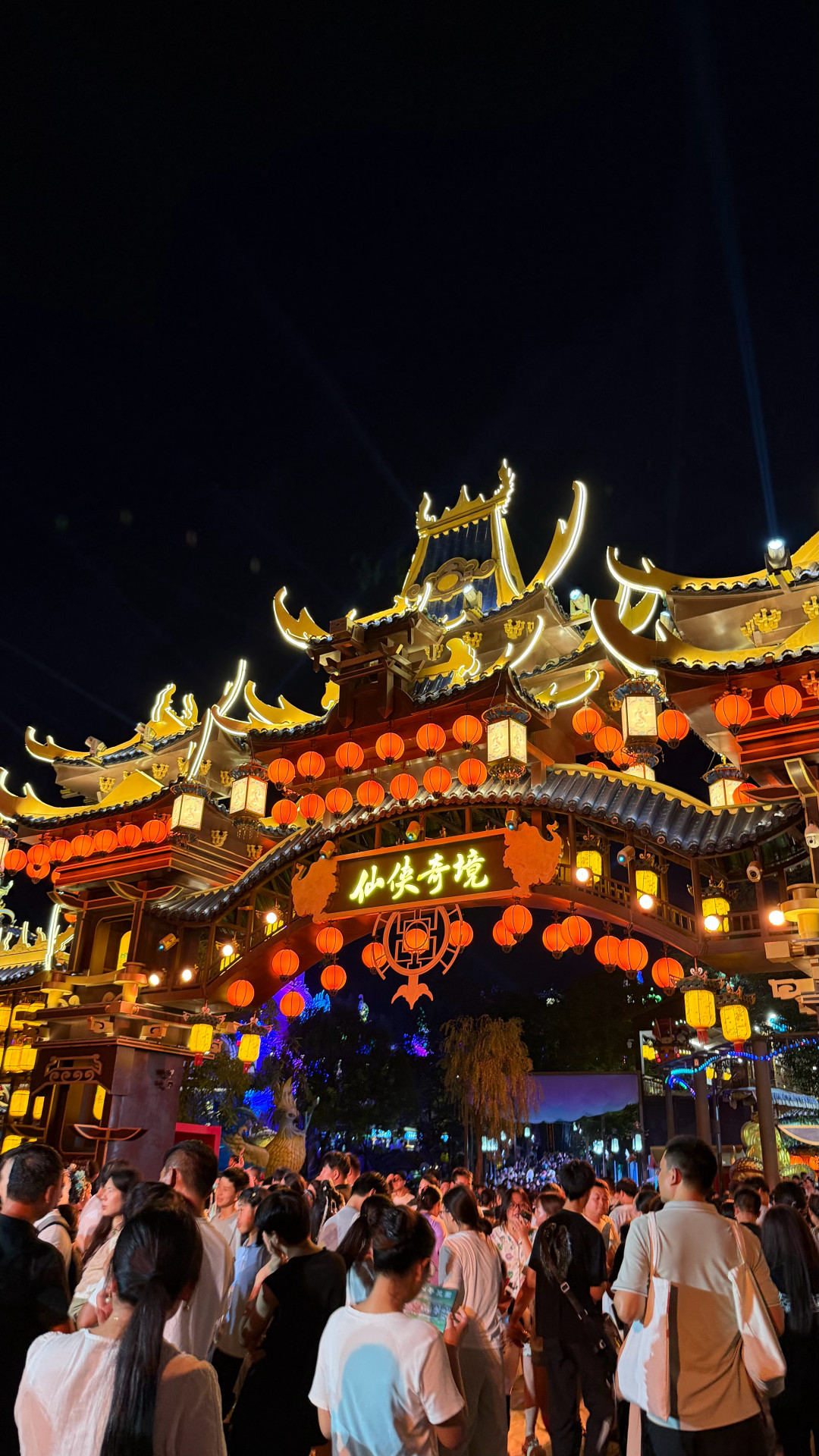 万岁山8月启动限流、停止售票:真正的瓶颈不是100元门票,是打铁花的座位