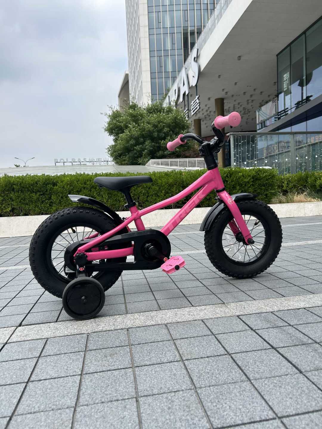 骑两年就嫌小的童车,崔克卖1780?但「五折置换」把它变成900块的买卖:老款清仓前,先把这笔账算清